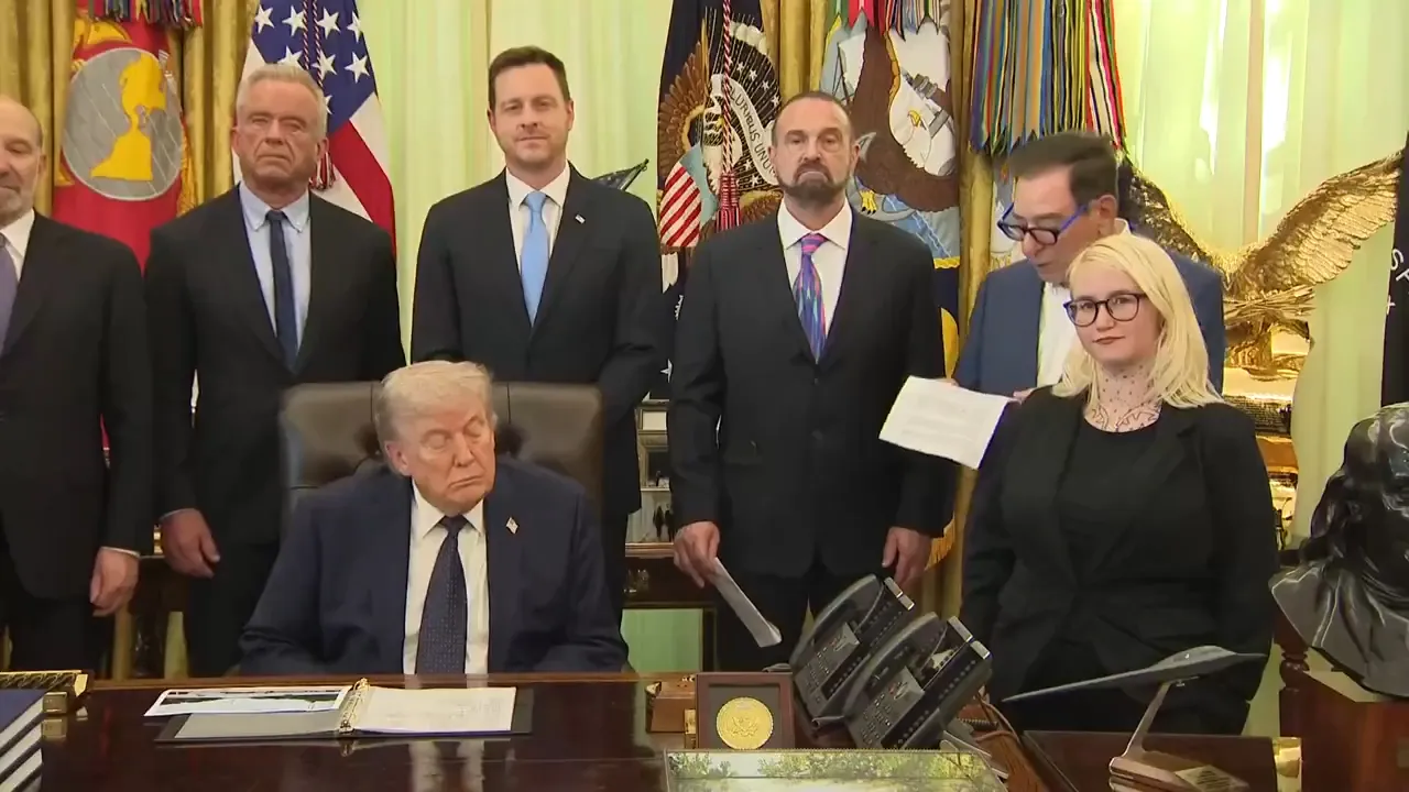 Oval Ofiste zor anlar! Trump toplantı sırasında uyuyakaldı, sosyal medyada gündem oldu