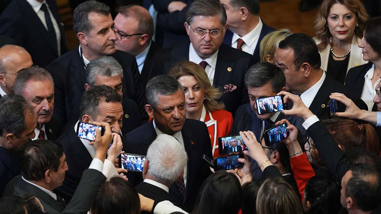 Özgür Özel: Biz ev sahibiyiz, resepsiyonu protesto etmeyiz
