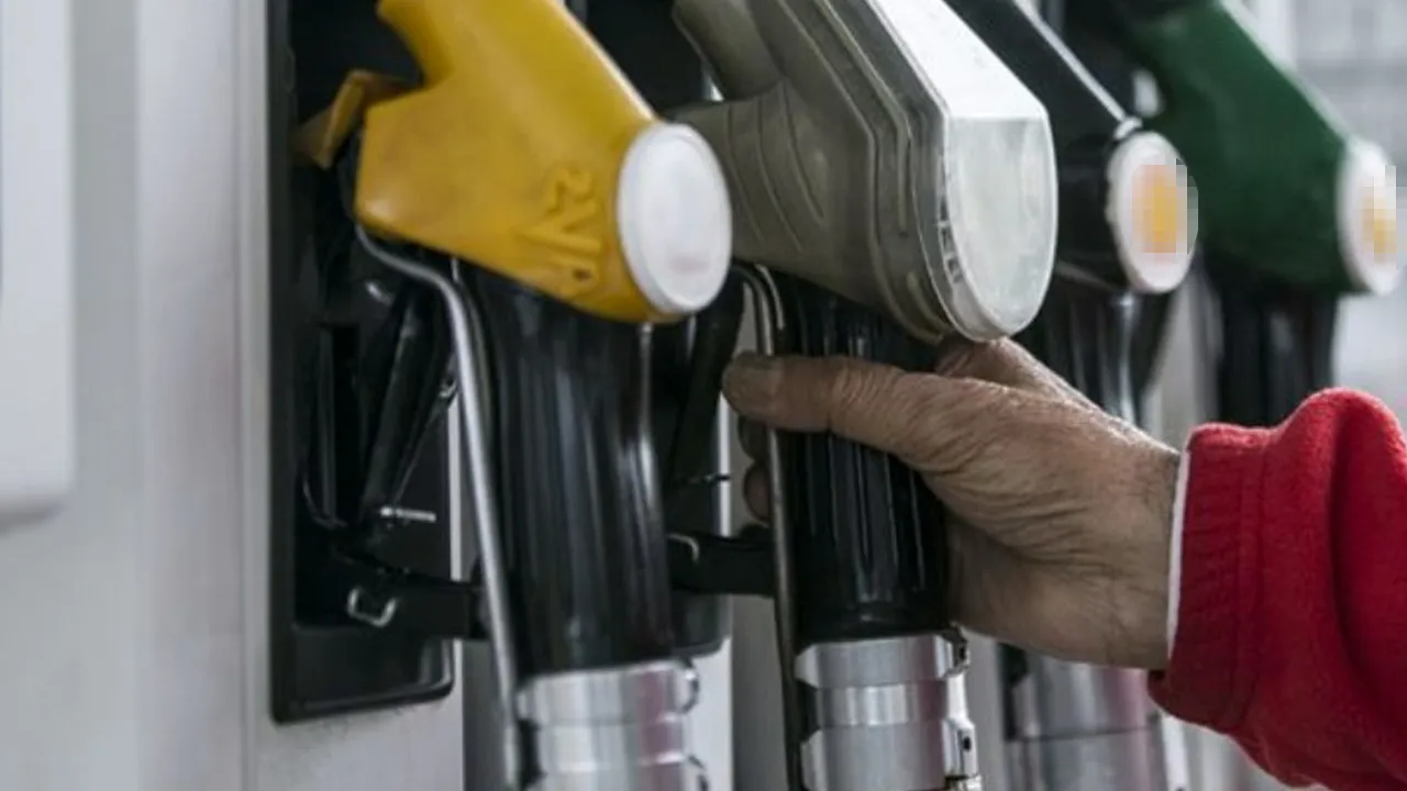 Petrol yükseldi, indirim sevinci sona erdi! Akaryakıta bir zam daha