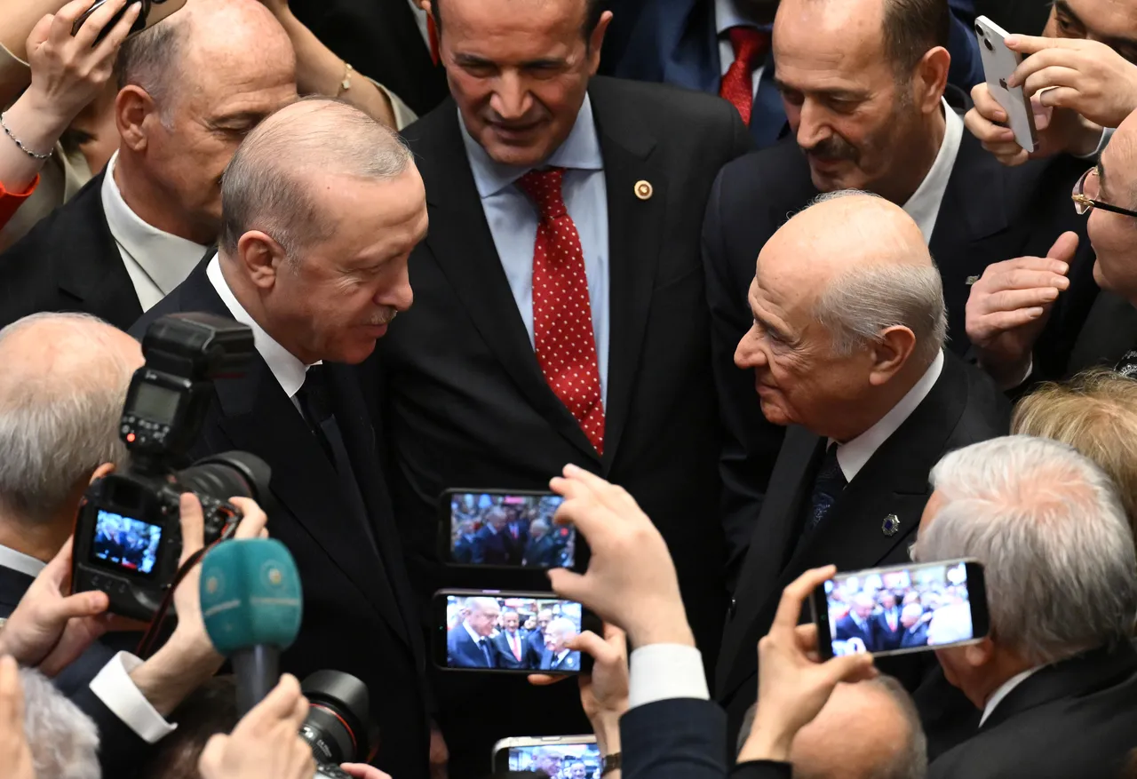 Resepsiyonun görünmeyen yüzü! CHP'li vekiller, Özgür Özel'e selam bile vermemiş