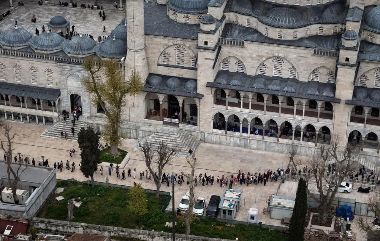 Restorasyon tamamlandı! Sultanahmet Camii doldu taştı