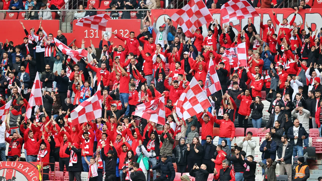 Taraftar bilet beklerken 'şebeke' hortumlamış: WhatsApp gruplarında 50 bin liralık derbi mezatı!