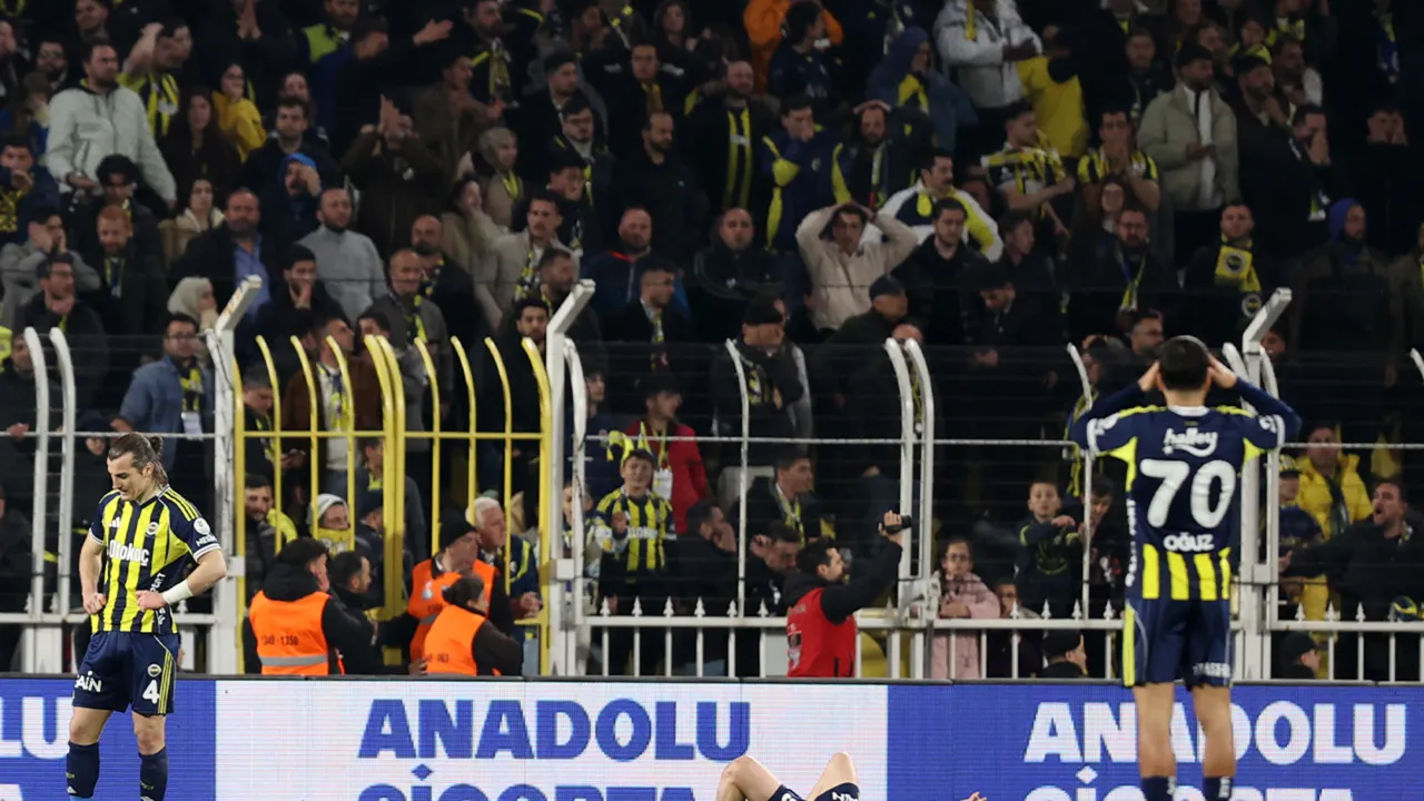 Taraftar bilet beklerken 'şebeke' hortumlamış: WhatsApp gruplarında 50 bin liralık derbi mezatı!