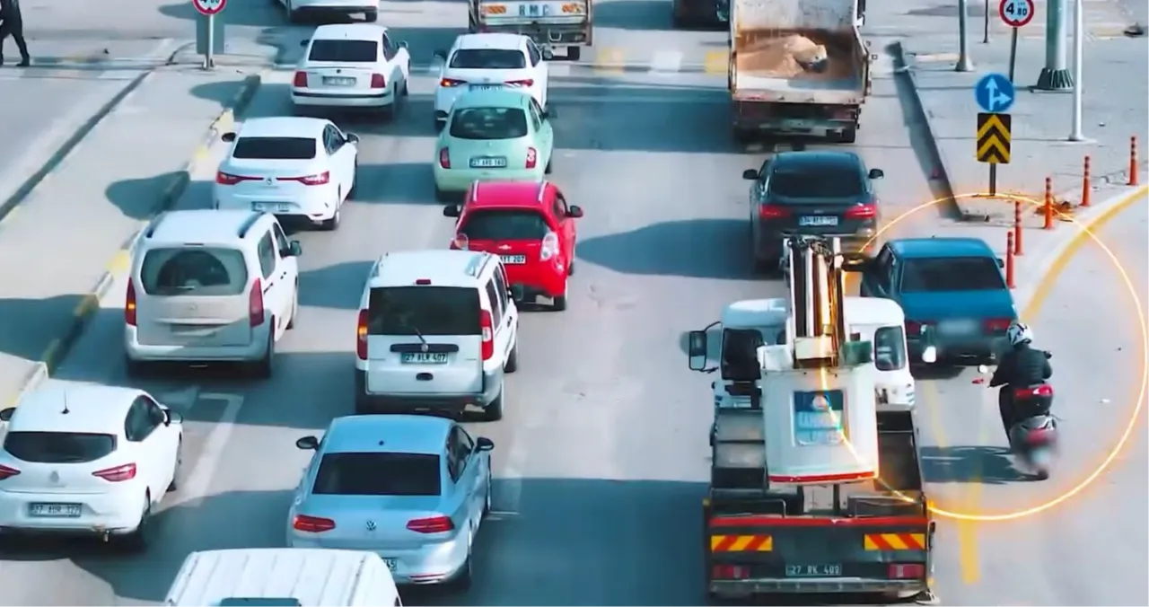 Trafikte kaynak yapan sürücüler dron kamerasında! 498 araca ceza kesildi