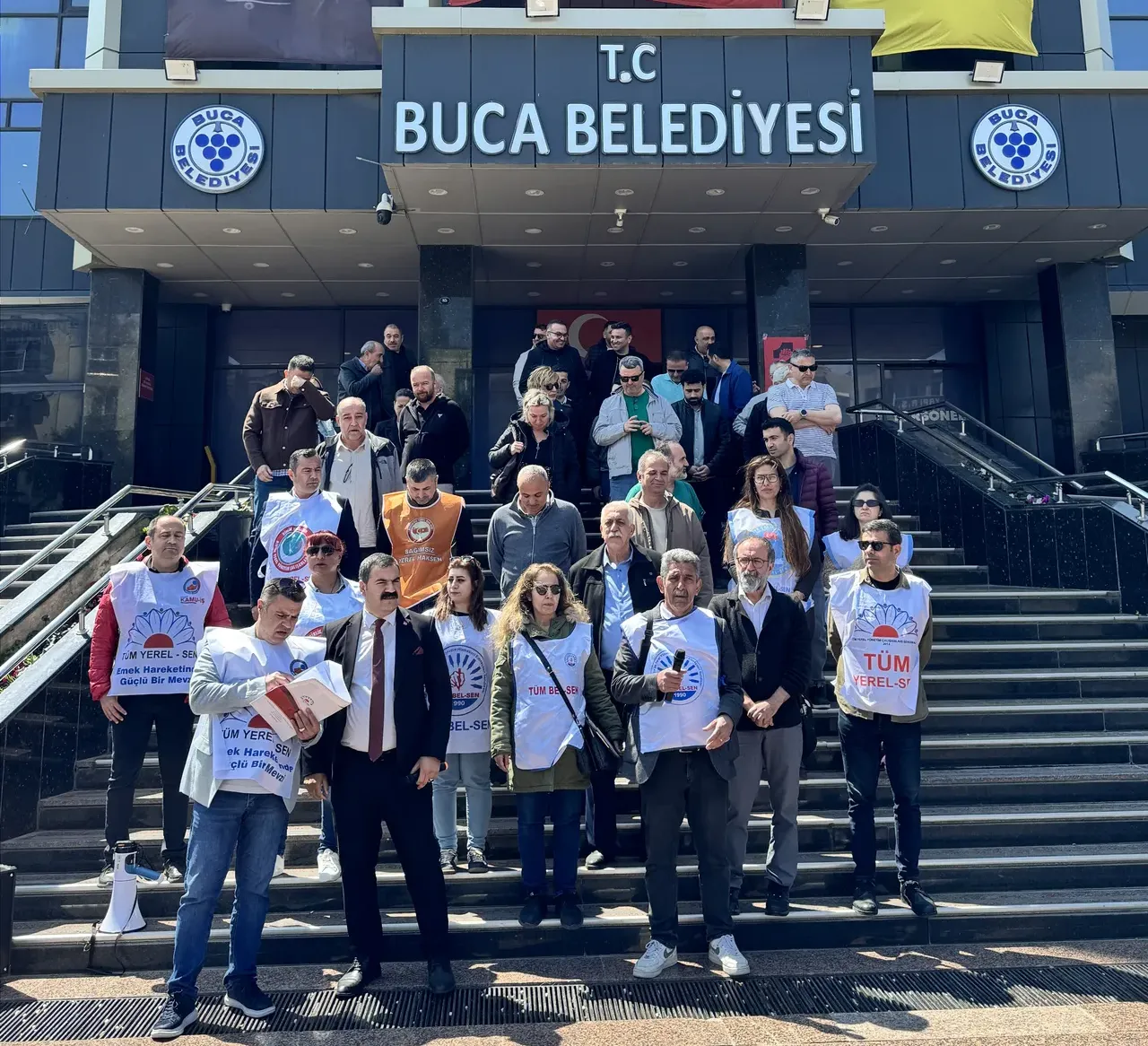 Yine Buca yine grev! Memurlar belediyeye dayandı