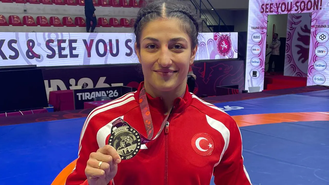 Arnavutluk'ta gümüş madalya: Elvira Süleyman Kamaloğlu, Avrupa ikincisi