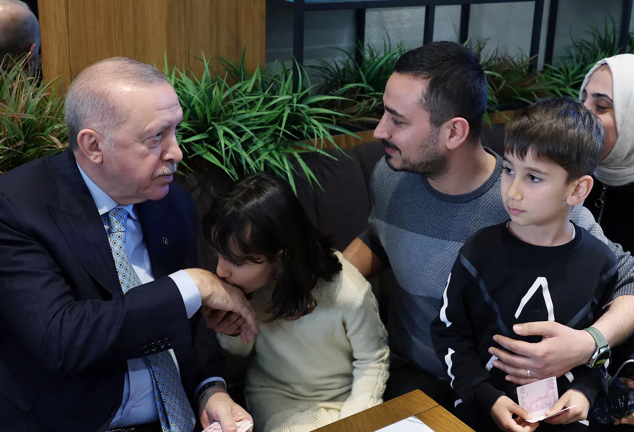 Beyoğlu’nda sürpriz görüntüler! Erdoğan vatandaşlarla buluştu