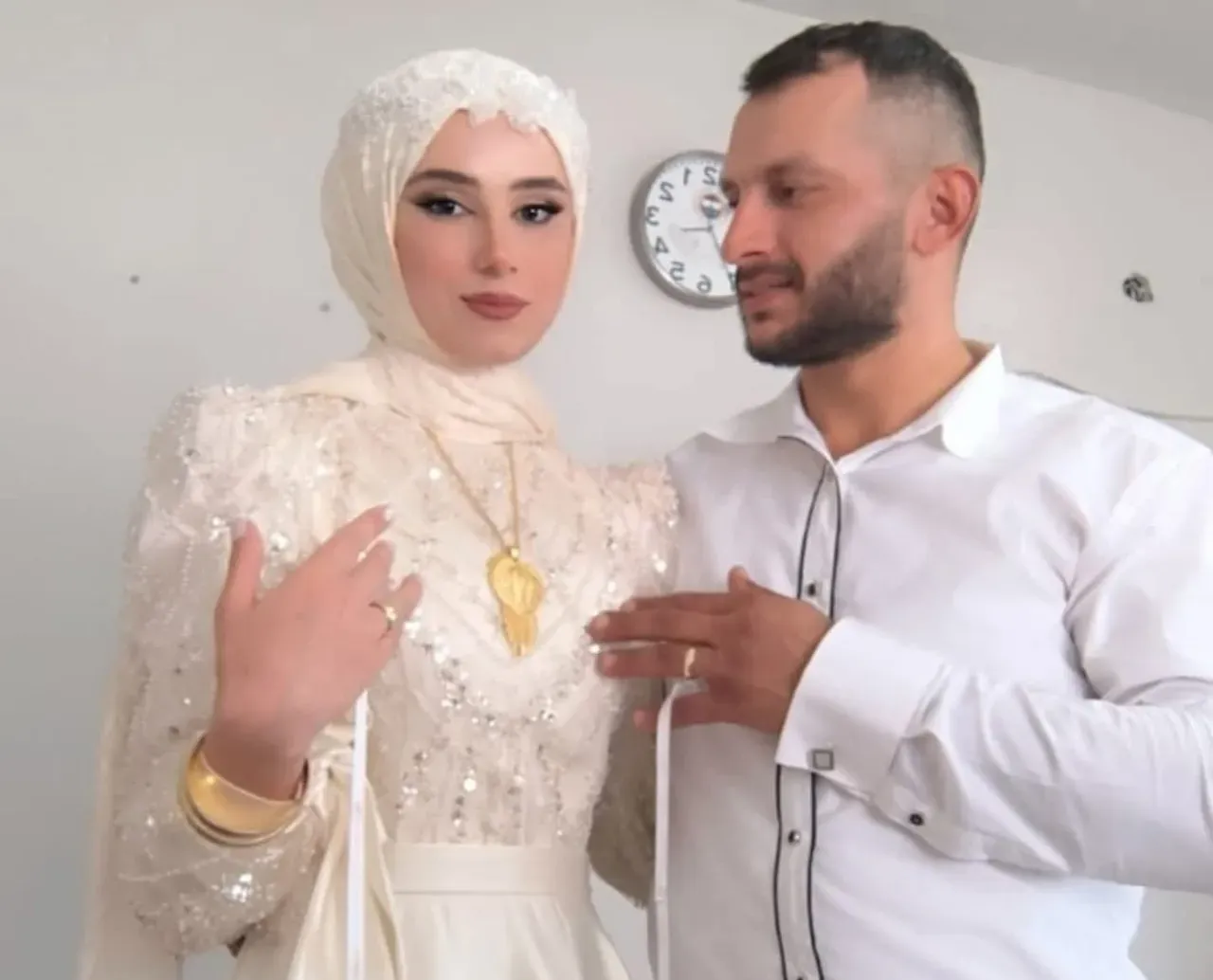 Bugün düğünleri olacaktı... Genç çift evlerinde ölü bulundu