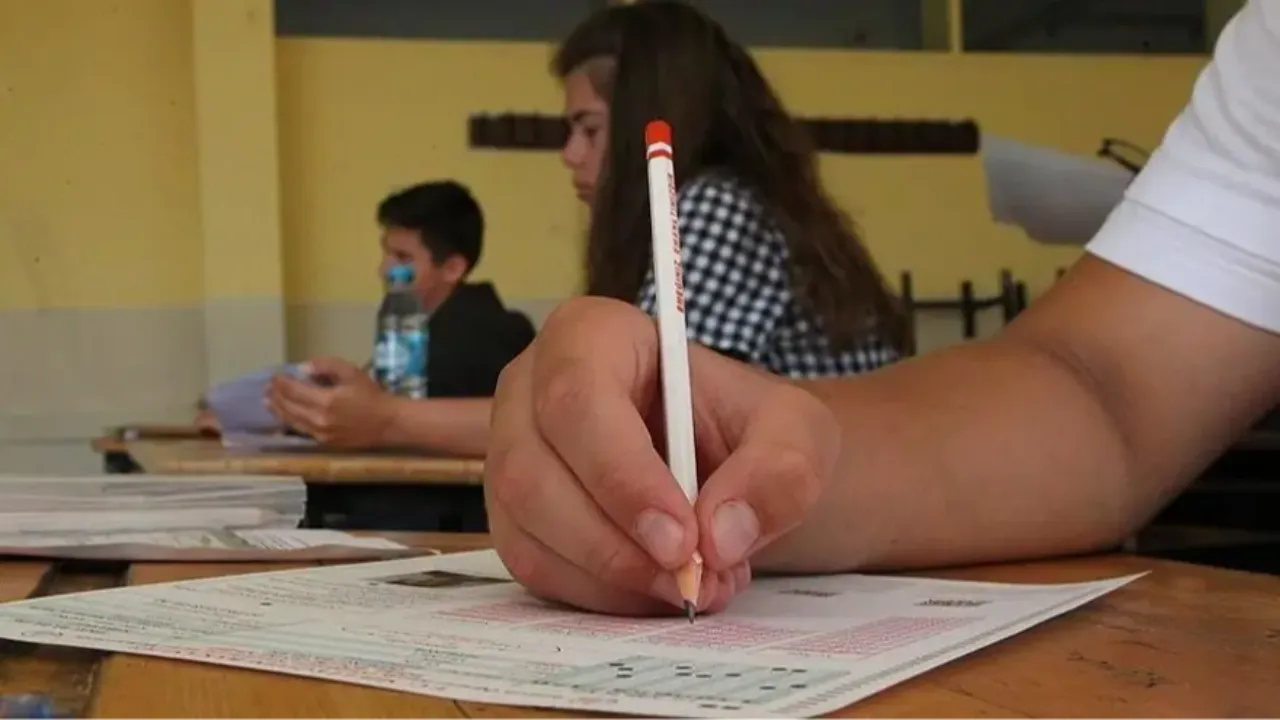 Bursluluk sınavına uçlu kalem ile girilir mi? İOKBS sınavında kalem silgi veriliyor mu?