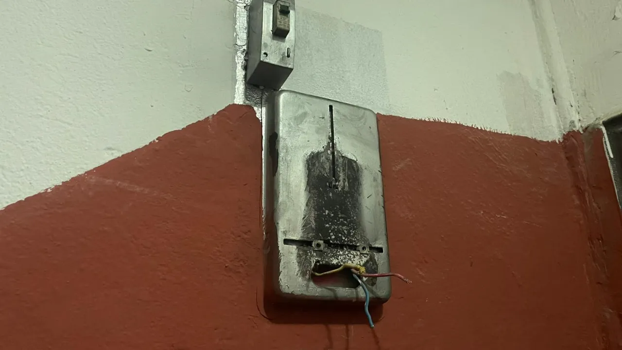 Ev sahibini şoke eden olay! Apartmana girip dairenin elektrik sayacını çaldılar