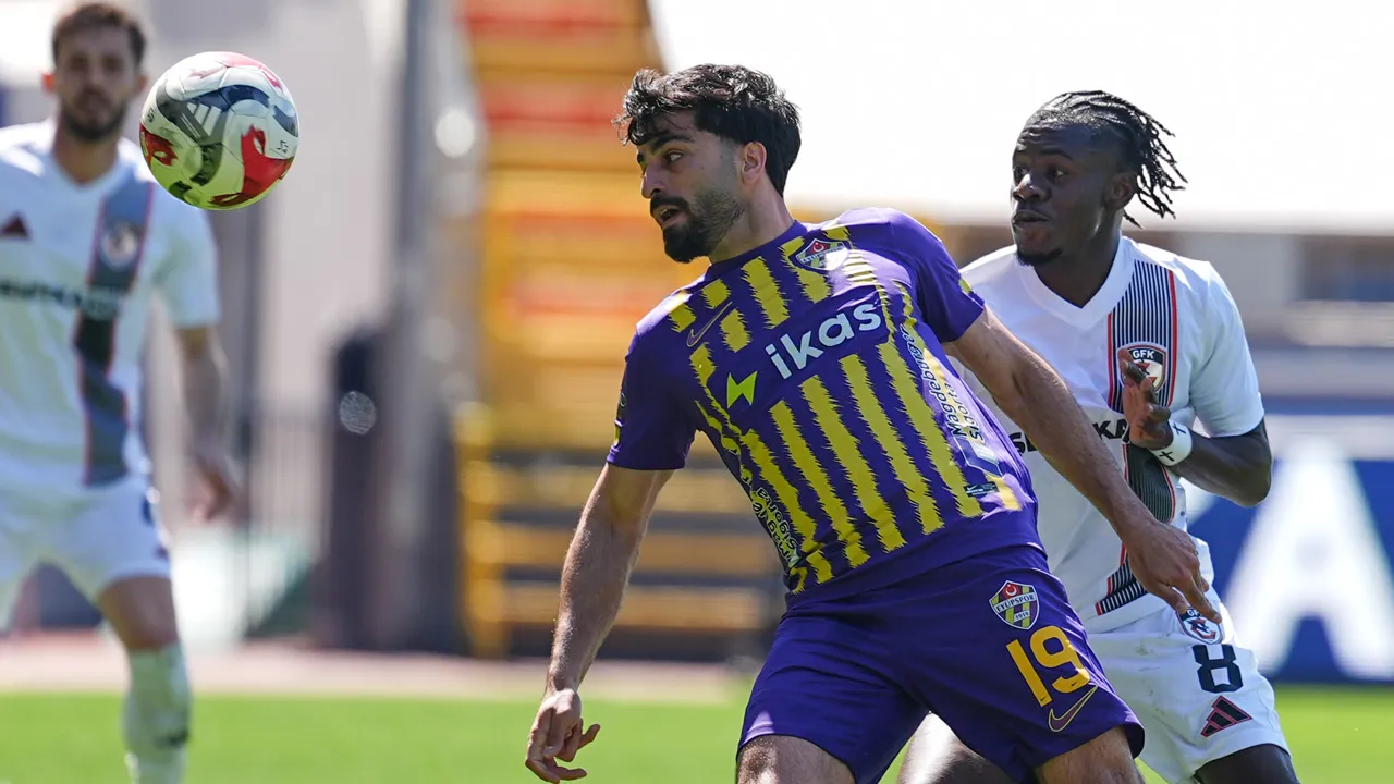 Eyüpspor'un 3 puanı 3 golle geldi: Mirel Radoi, Süper Lig'e yenilgiyle başladı