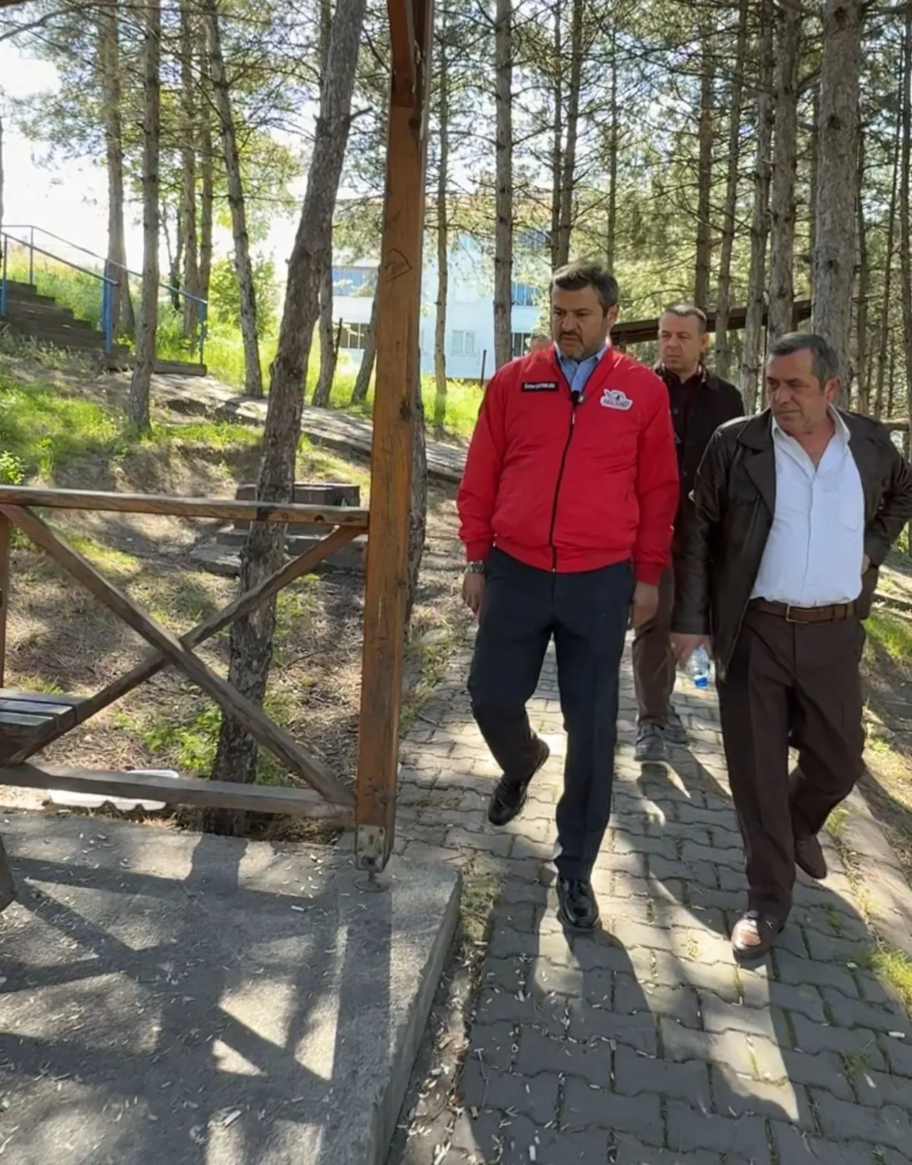 Karabük Belediye Başkanı parktaki manzarayı görünce dayanamadı: Şehirden toplayacaksın bunları...