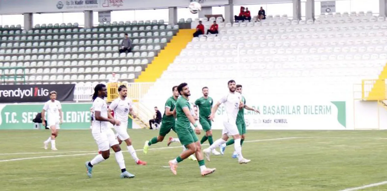 Antalya'da oynanan Serk Spor-Hatayspor karşılaşması 6 gole sahne oldu.