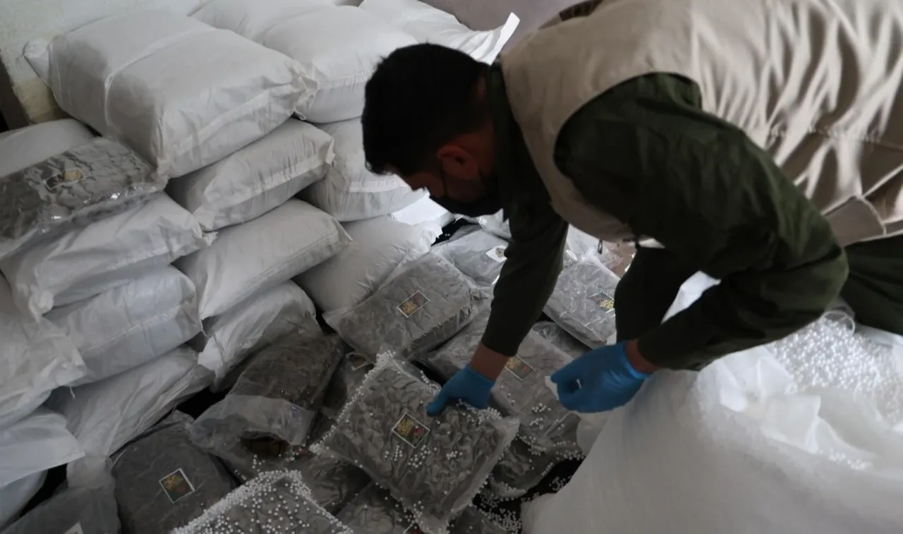 MİT'ten uyuşturucu operasyonu! Lazkiye'deki gemiden 236 kg uyuşturucu çıktı