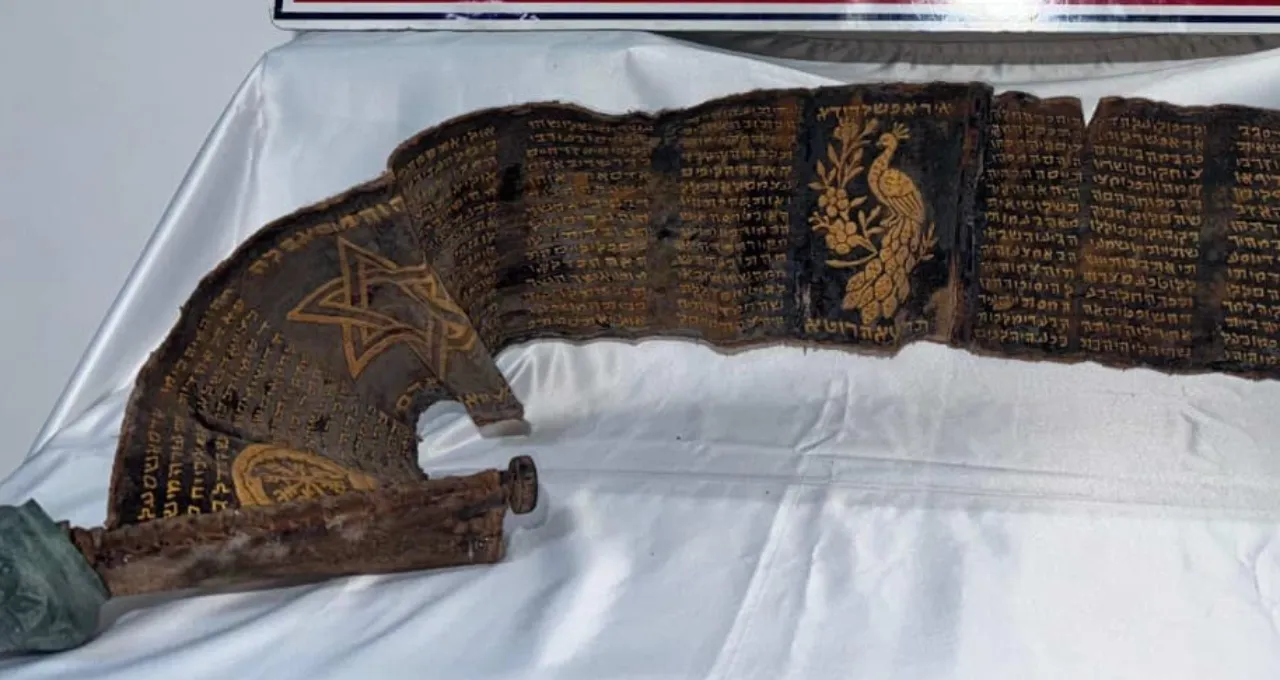 Tarih eser operasyonda ilginç eser: Piton derisine işlenmiş İbranice altın yazma kitap ele geçirildi