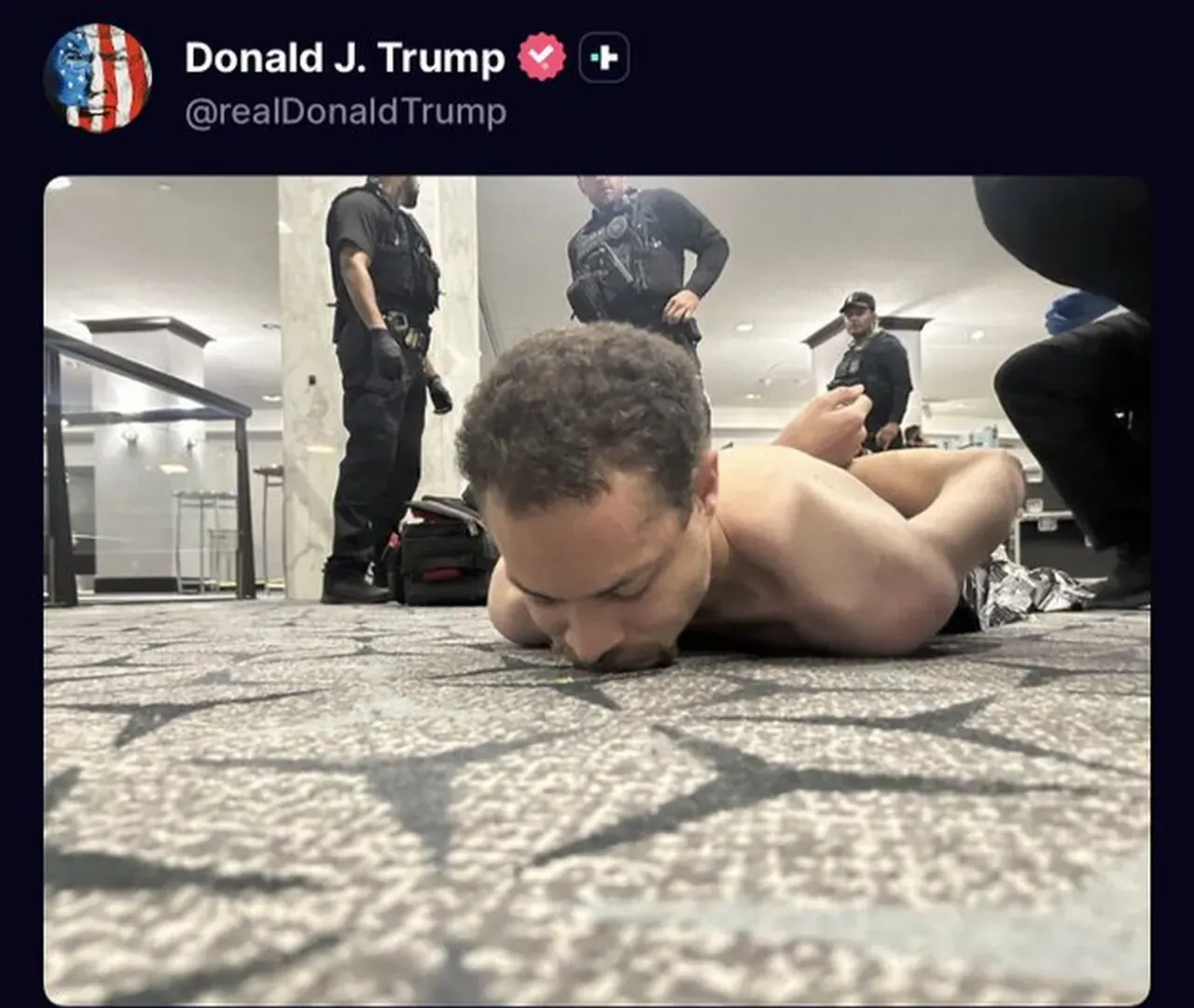 ABD'yi sarsan saldırının ardından çarpıcı görüntüler! Ağlayan da var yemek yiyip, şişe çalan da!