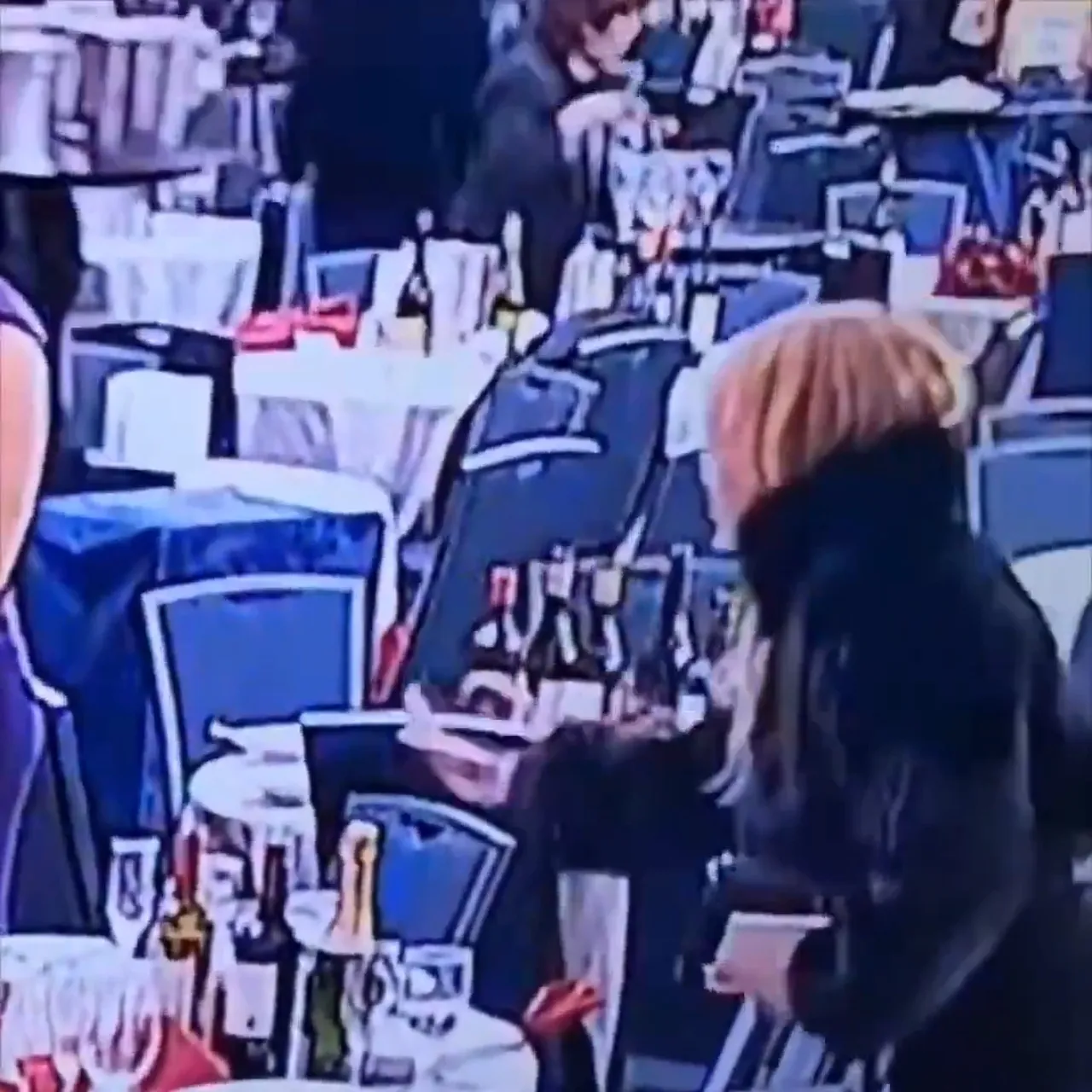 ABD'yi sarsan saldırının ardından çarpıcı görüntüler! Ağlayan da var yemek yiyip, şişe çalan da!