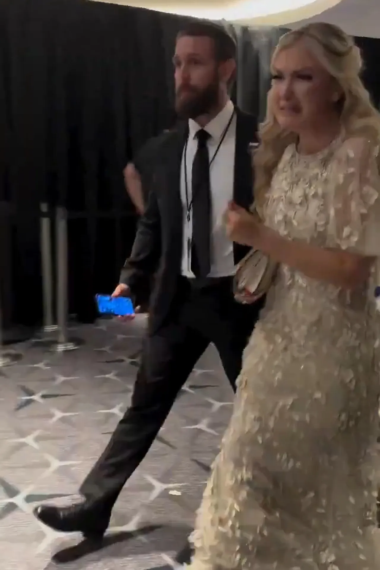 ABD'yi sarsan saldırının ardından çarpıcı görüntüler! Ağlayan da var yemek yiyip, şişe çalan da!