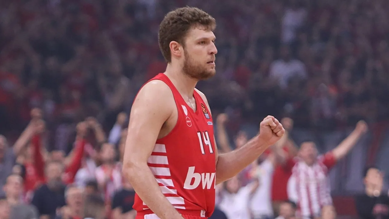 EuroLeague'de normal sezonun MVP'si Sasha Vezenkov seçildi
