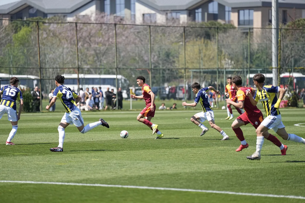 Galatasaray ve Fenerbahçe