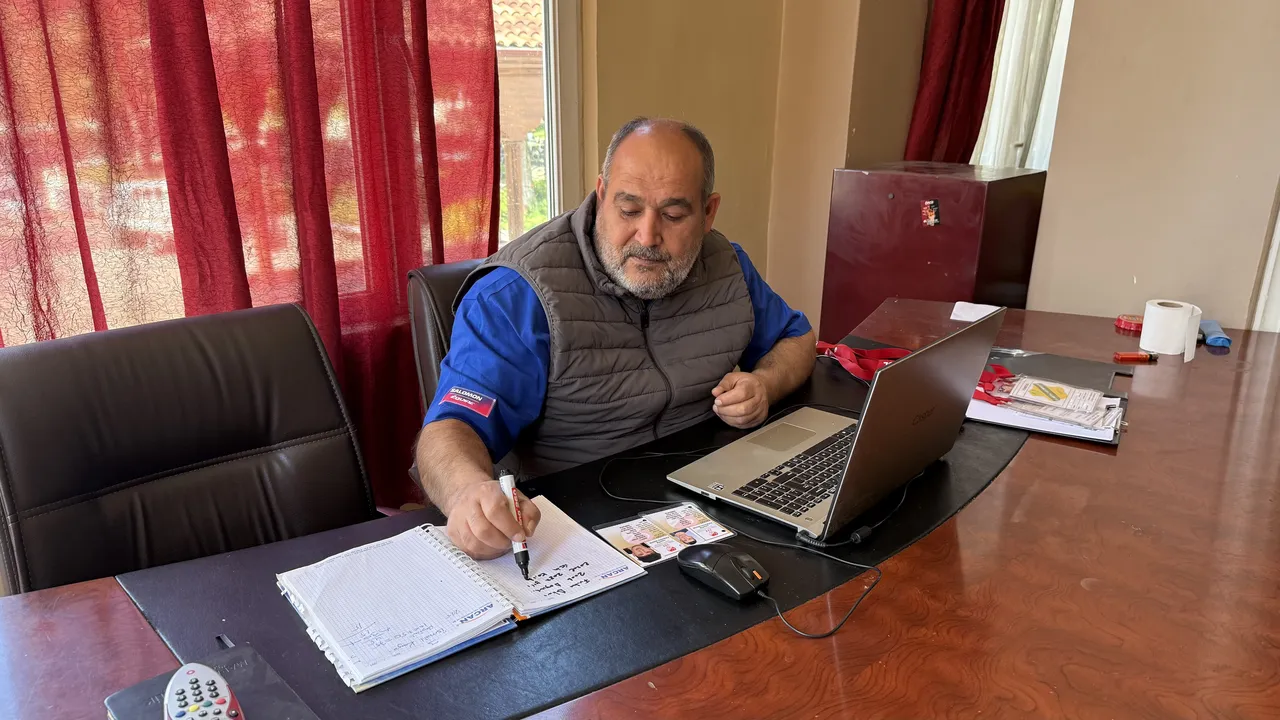 Elbeyli Üzümspor takımının başında bulunan Engin Akbaşlı