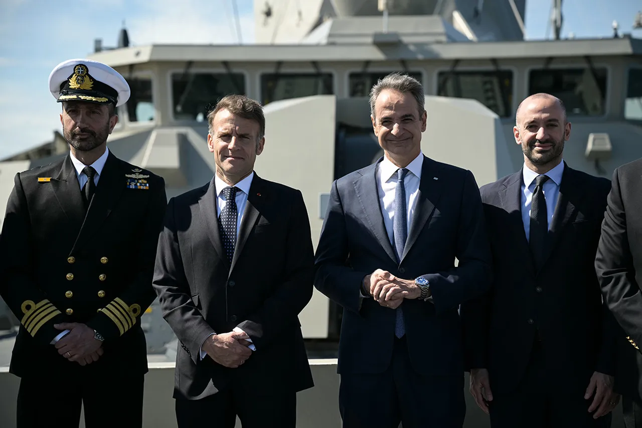 Macron’dan Türkiye’ye üstü kapalı tehdit! Atina’yı ziyaret edip “yanındayız” dedi