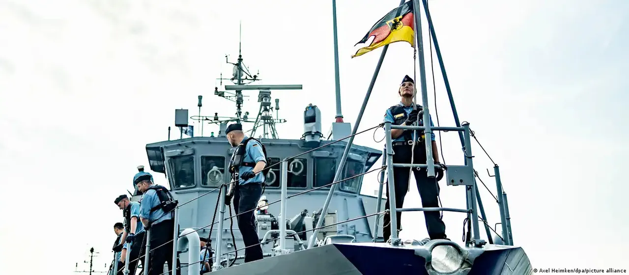 Macron’dan Türkiye’ye üstü kapalı tehdit! Atina’yı ziyaret edip “yanındayız” dedi