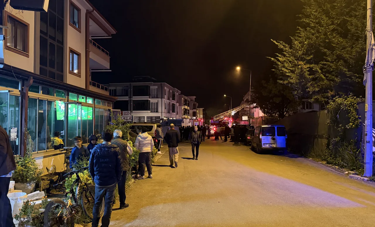 Mahalle alev alev onlar derbi derdinde: Serdivan'da pes dedirten görüntüler!