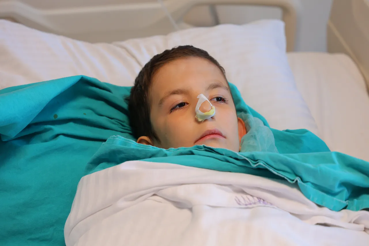 Sebebi ne grip ne de alerji! Burnu tıkandı sandı gerçek bambaşka çıktı! Ağzından çekip aldılar