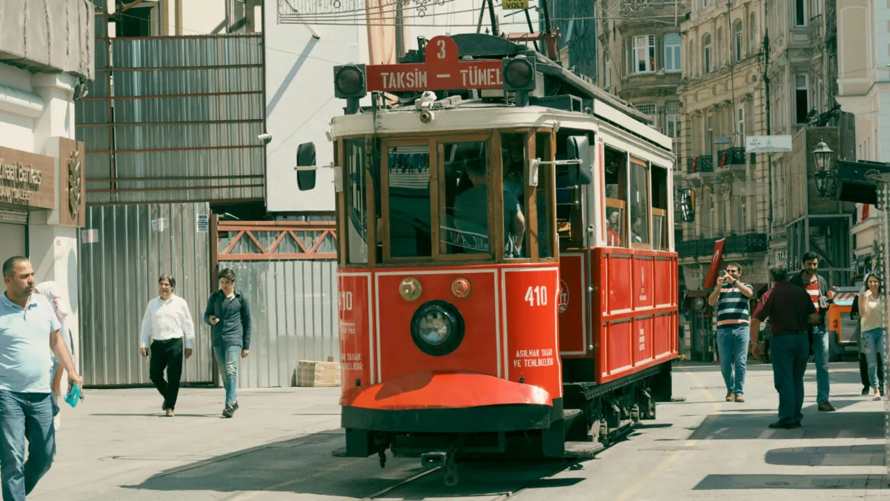 Şehirleri karış karış keşfetmek isteyenler dikkat! ‘En yürünebilir şehirler’ listesi açıklandı: Listede Türkiye’den bir kent de var