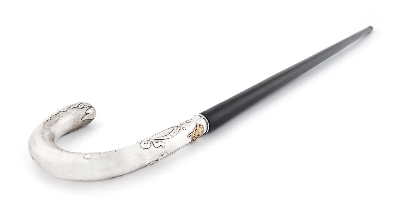 Arthill müzayedelerinde satışa sunulan eserler “The Ritz-Carlton Istanbul” Süzer Plaza’da yer alan “Arthill Gallery”de görülebiliyor.