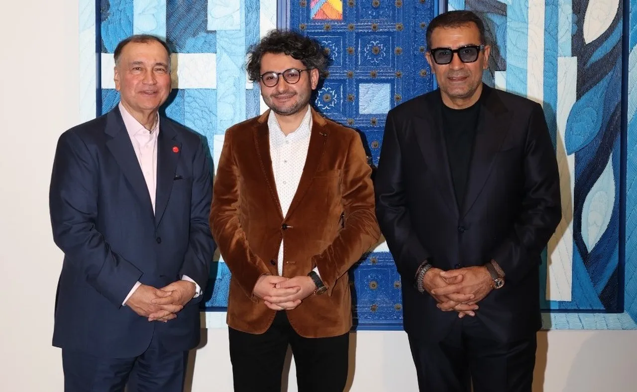 Venedik’te iş adamı Murat Ülker ve sanatçı Güneştekin ile bir araya geldik.