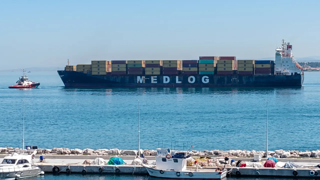 Tekirdağ'dan İzmir'e giden konteyner gemisi Çanakkale Boğazı'nda arıza yaptı