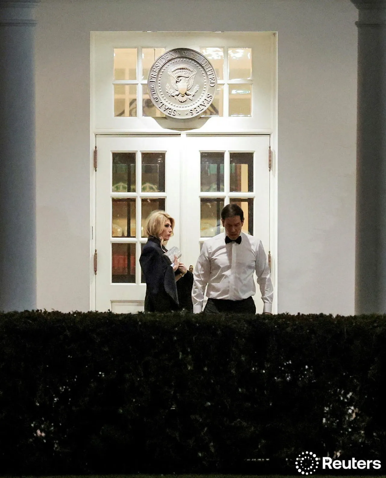 Trump’ın katıldığı yemekte silah sesleri yükseldi! Başkanı apar topar tahliye ettiler