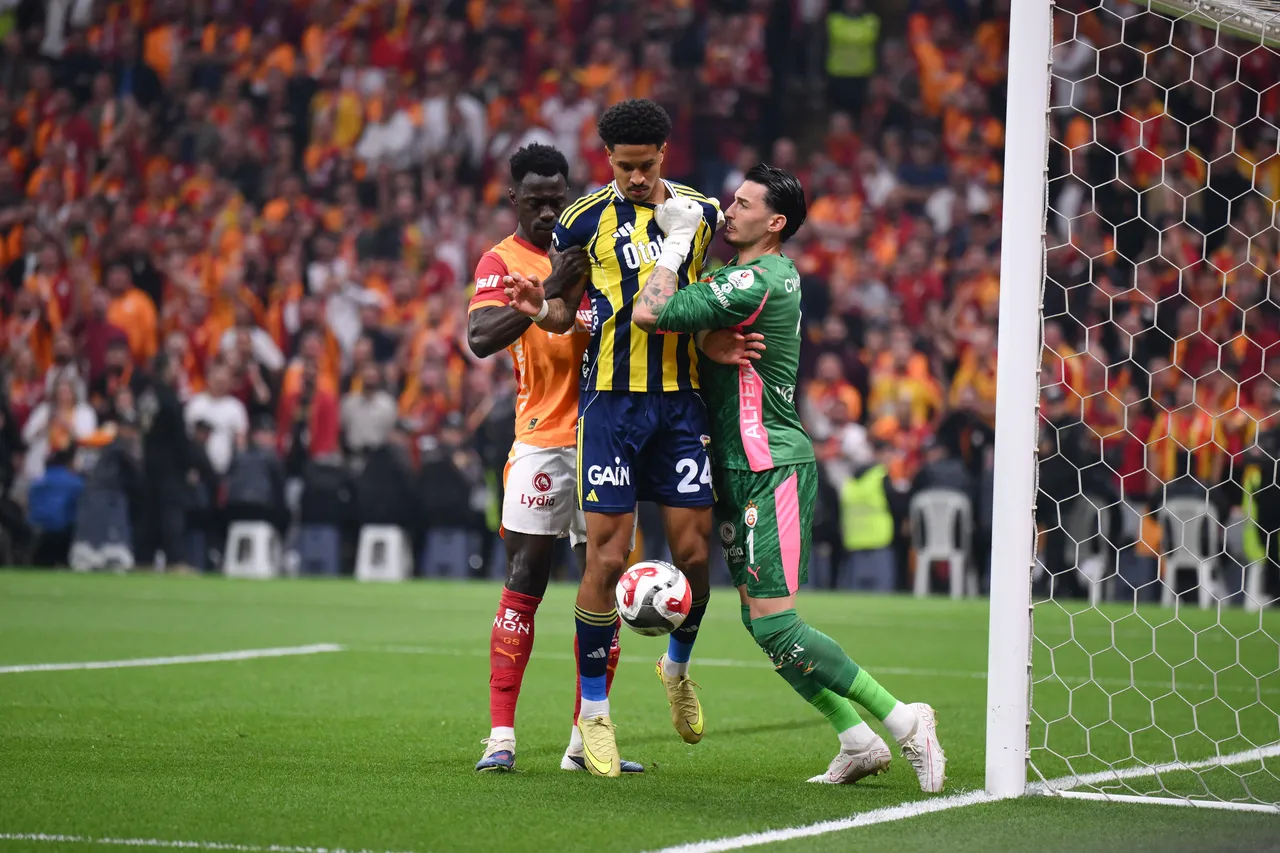 Uğurcan Çakır'dan kötü haber! Taraftar şokta...