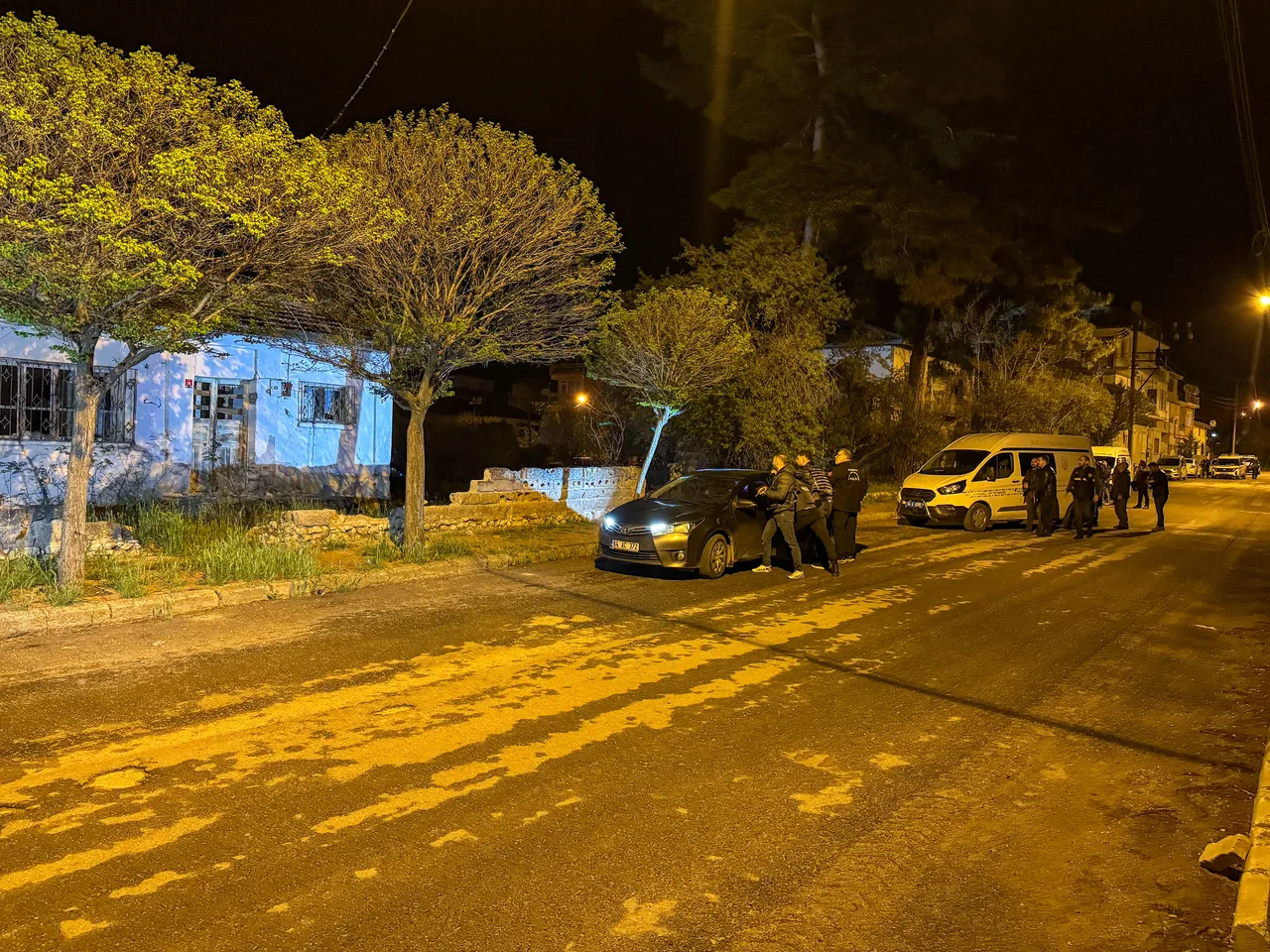 Uşak'ta ihbara giden polis ekibine silahlı saldırı! 2 polis yaralandı