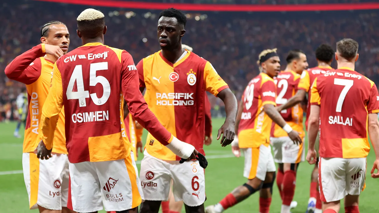 Zirvenin Aslan'ı! Fenerbahçe'yi farklı deviren Galatasaray'dan şampiyonluk için dev adım