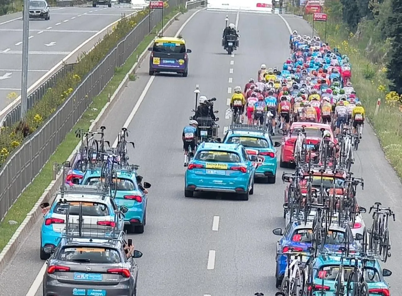 Yarışın merakla beklenen 2. etabı olan Aydın-Marmaris parkurunda pedallar, Ege'nin eşsiz doğasında rekabet için döndü.