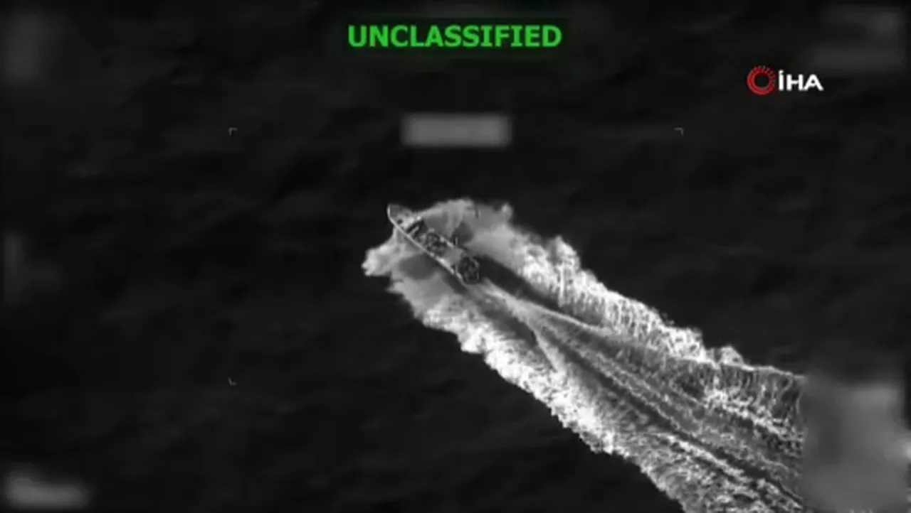 ABD uyuşturucu taşıyan tekneyi vurdu: 3 ölü