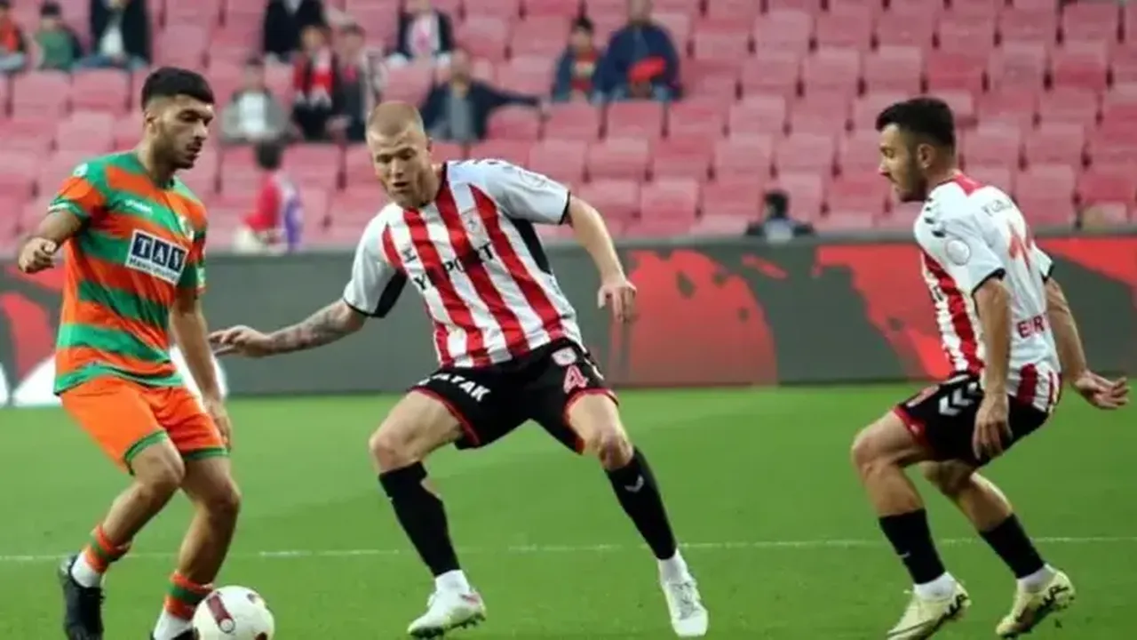 Alanyaspor - Samsunspor maçı hangi kanalda, saat kaçta canlı yayınlanacak? Maçı Ozan Ergün yönetecek!