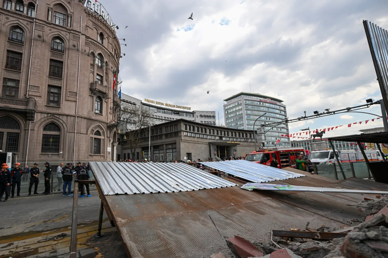 Ankara’da 4 katlı binanın platformu çöktü! 3 yaralı, 1 araçta hasar var