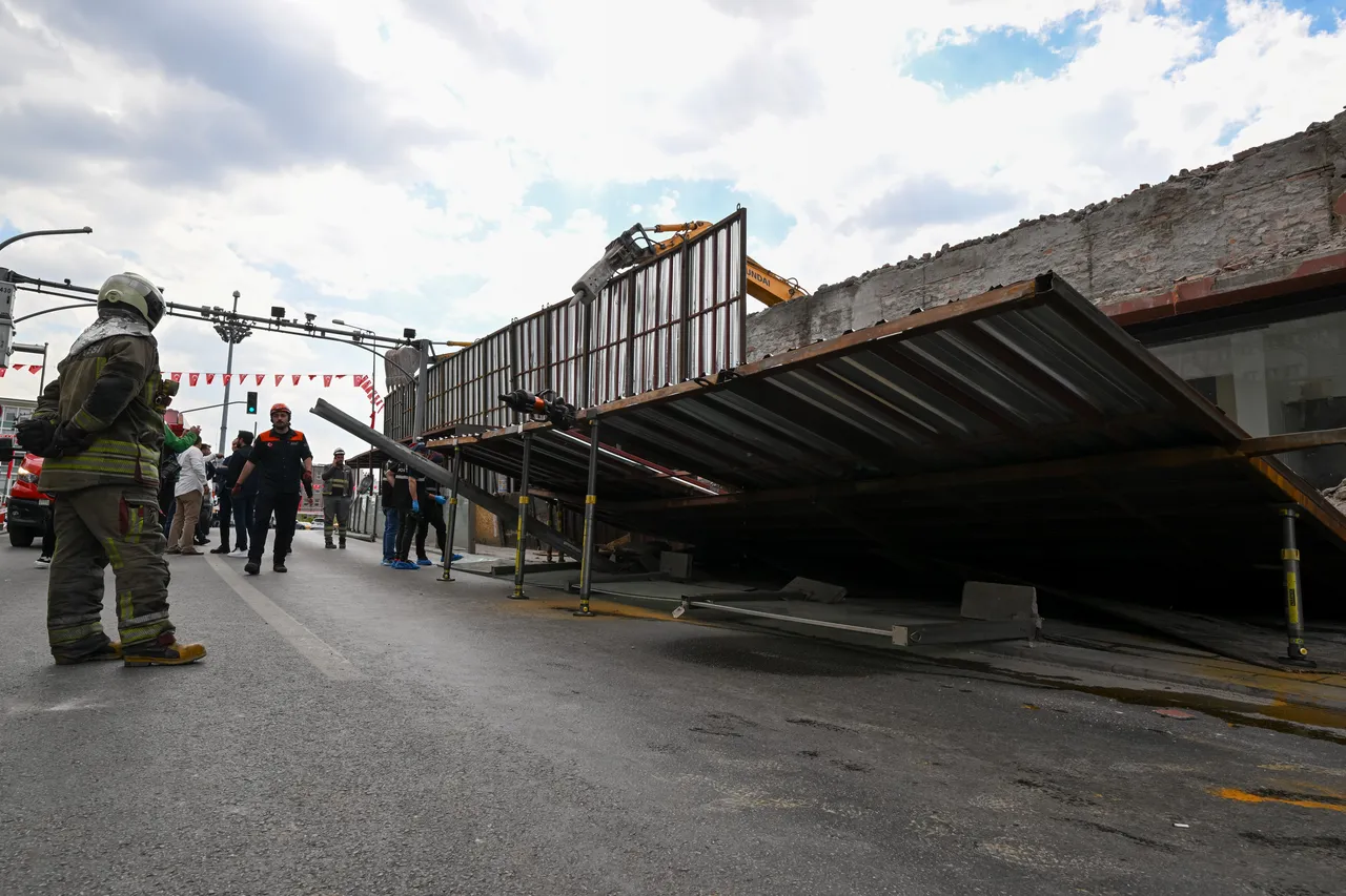 Ankara’da 4 katlı binanın platformu çöktü! 3 yaralı, 1 araçta hasar var