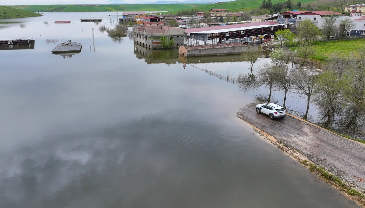 Baraj doldu, Diyarbakır'da evler su altında kaldı