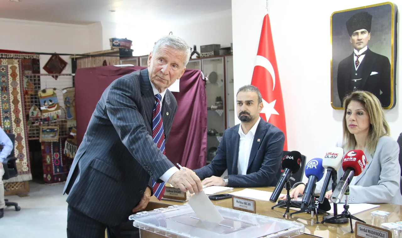 CHP'li başkan tutuklanmıştı! Eşme Belediye Başkanvekili seçildi