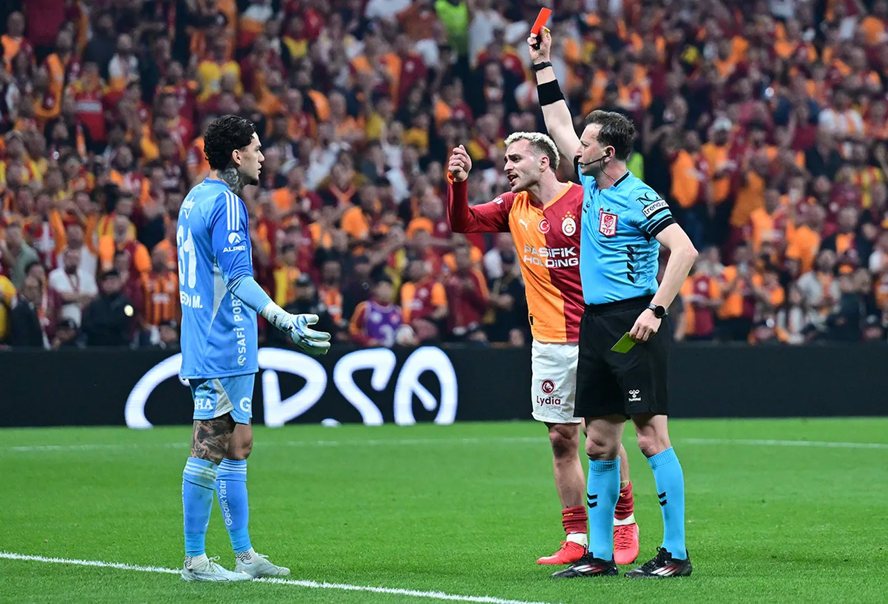 Ederson, dev derbide takımını 10 kişi bıraktı.