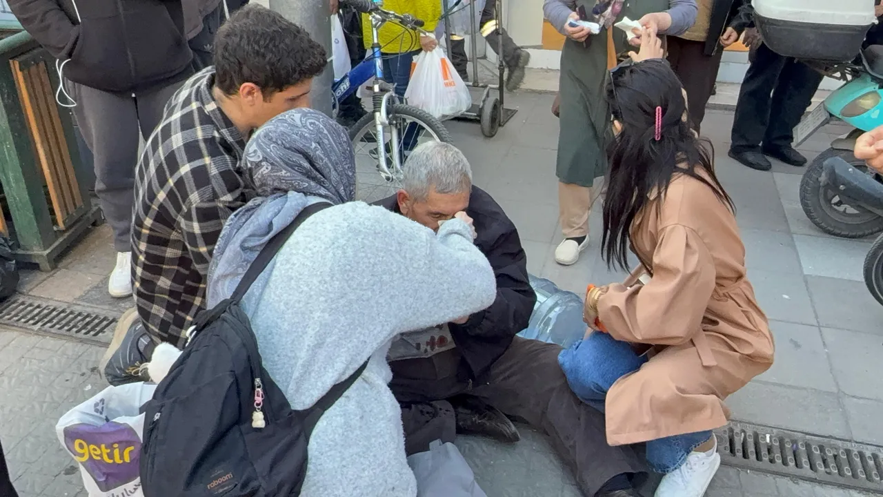 Henüz 14 yaşında! Yaşlı adama yaptıkları pes dedirtti, ekipler harekete geçti