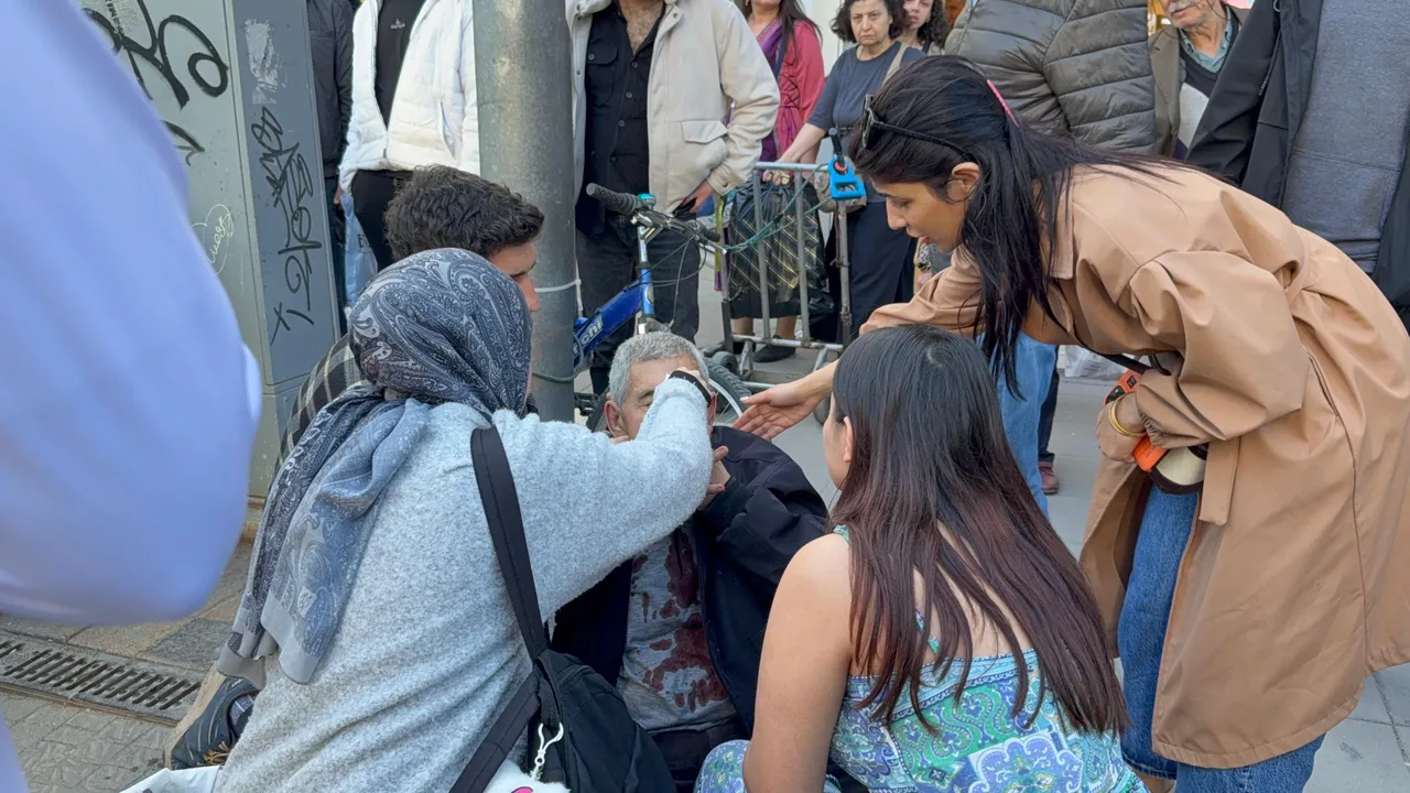 Henüz 14 yaşında! Yaşlı adama yaptıkları pes dedirtti, ekipler harekete geçti