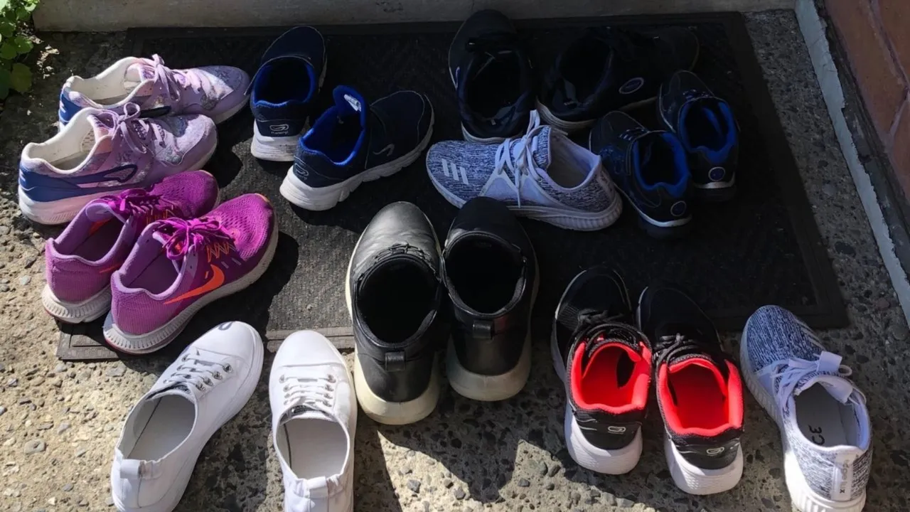 Kapı önüne ayakkabı bırakanlar yandı: Şaka değil! Eviniz elden gidebilir