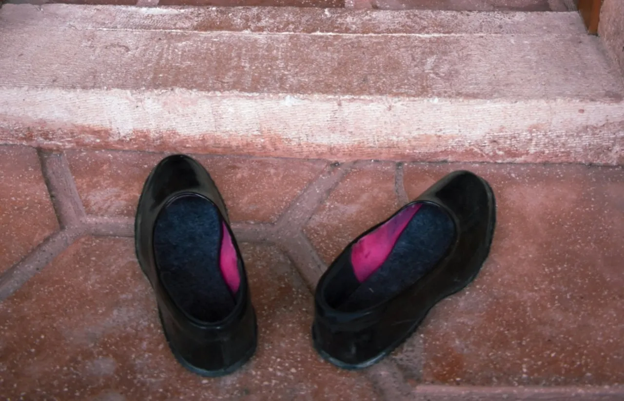 Kapı önüne ayakkabı bırakanlar yandı: Şaka değil! Eviniz elden gidebilir