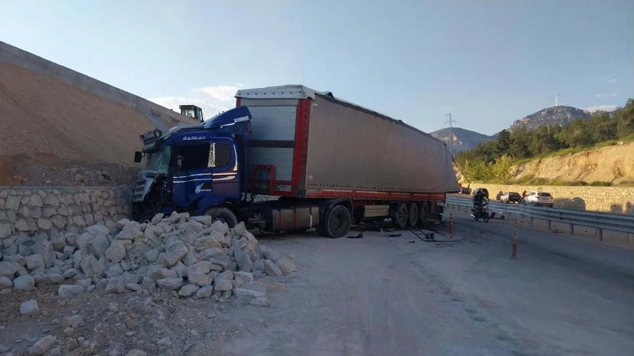 Mersin'de korkunç kaza! Savrulan mermer sonu oldu, yaralılar da var